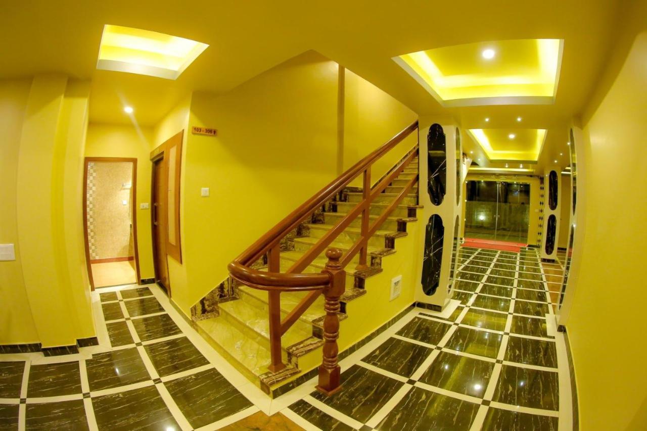 Om Gaura Hotel 포카라 외부 사진