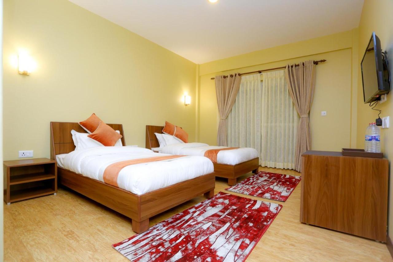 Om Gaura Hotel 포카라 외부 사진