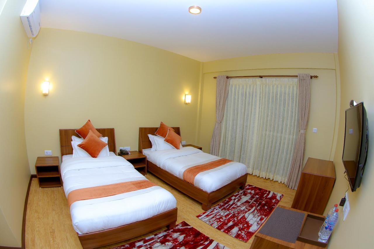 Om Gaura Hotel 포카라 외부 사진