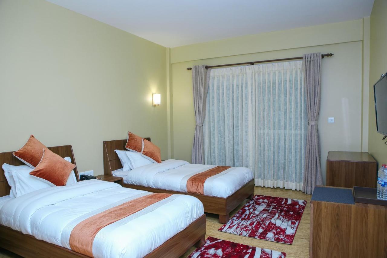 Om Gaura Hotel 포카라 외부 사진