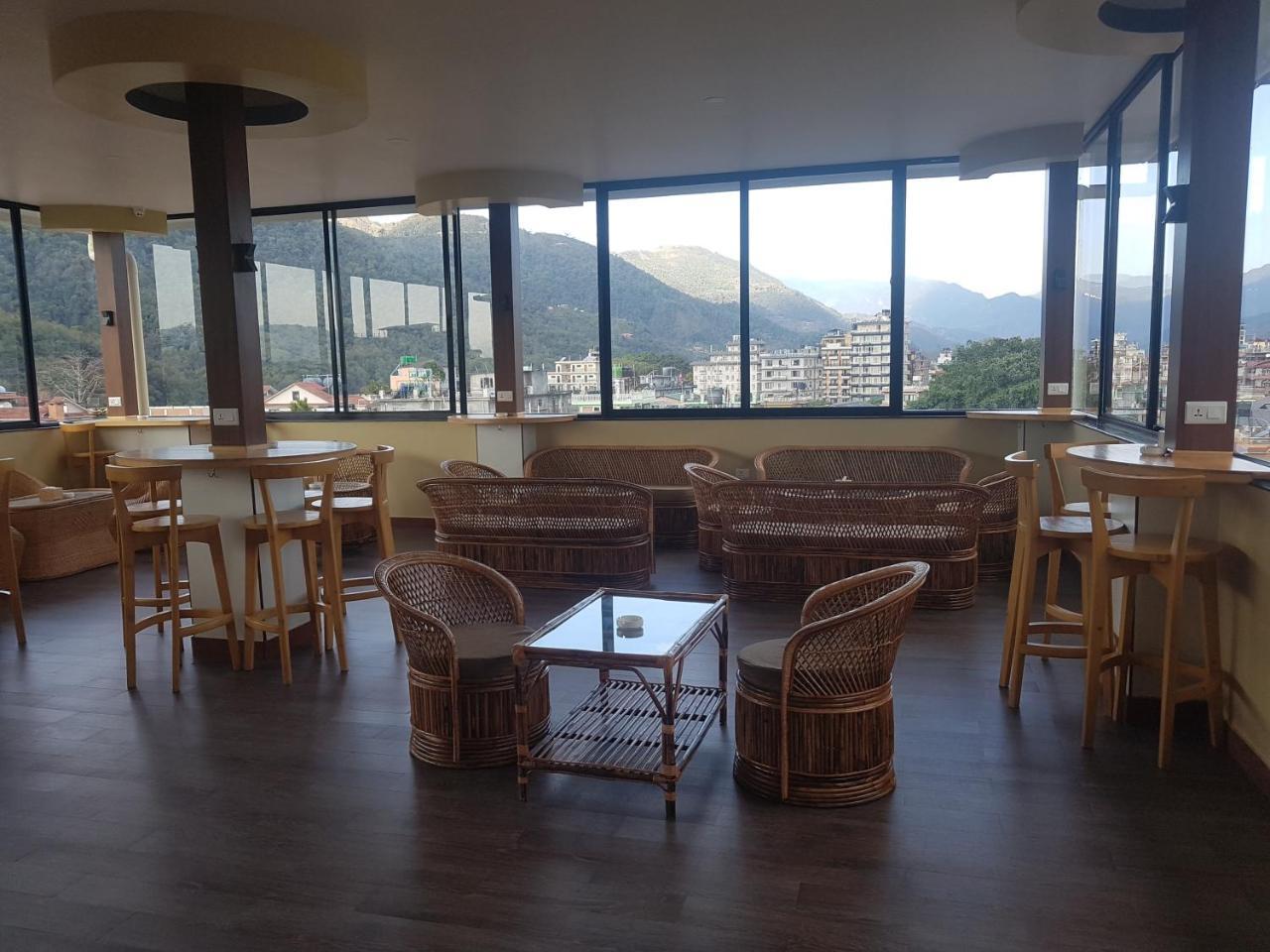 Om Gaura Hotel 포카라 외부 사진