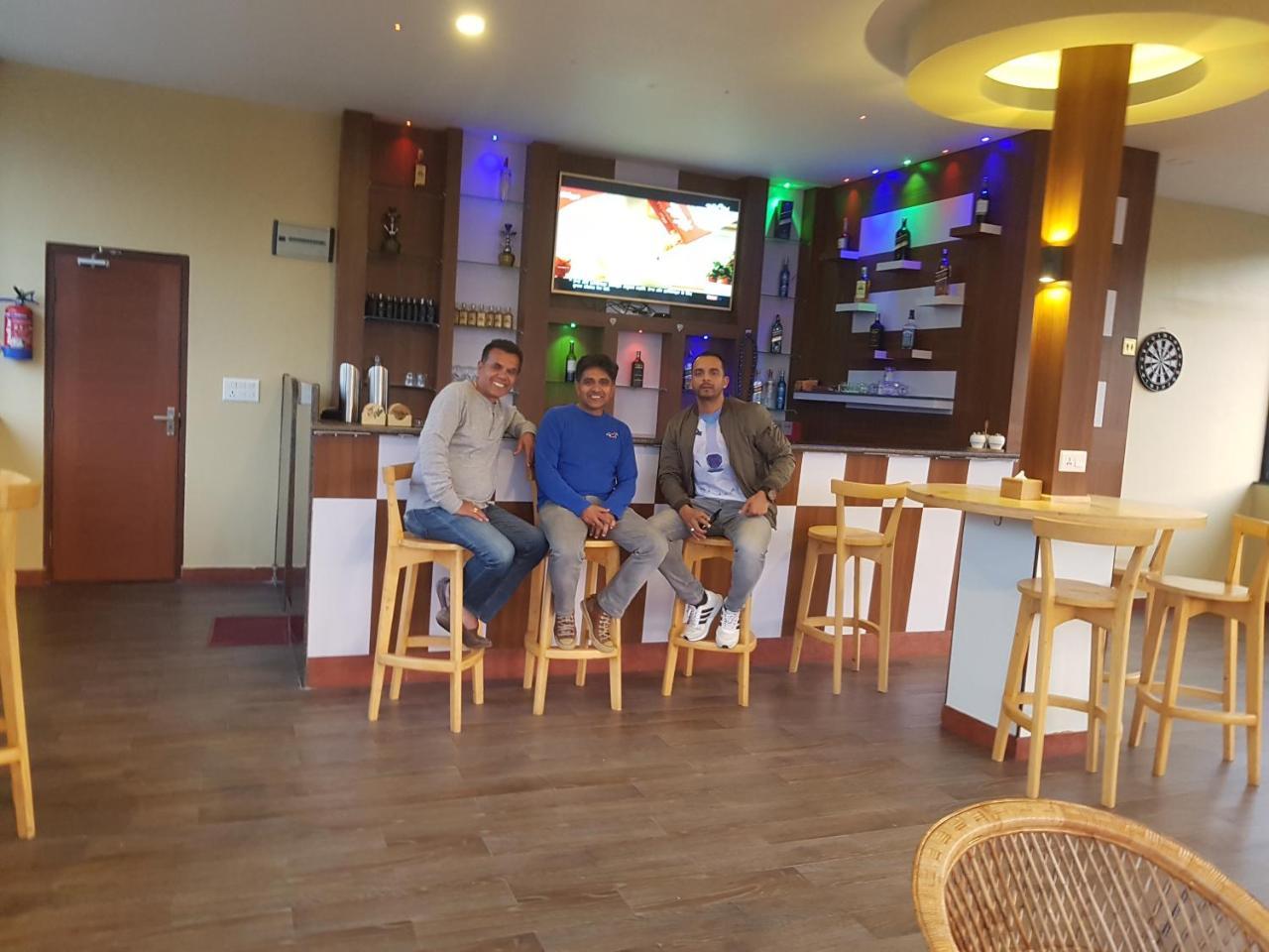 Om Gaura Hotel 포카라 외부 사진