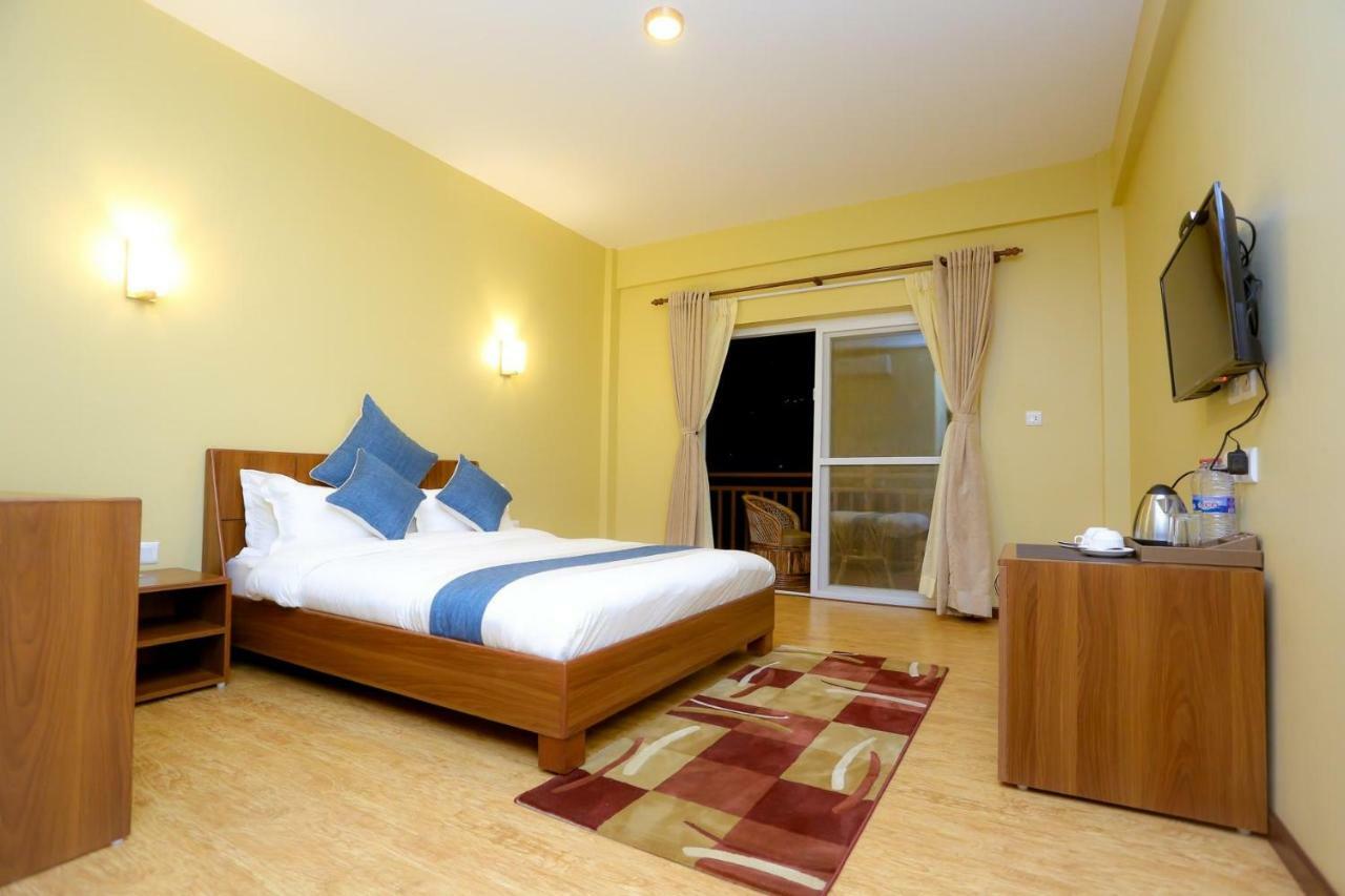 Om Gaura Hotel 포카라 외부 사진